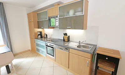 Küchenzeile mit Backofen