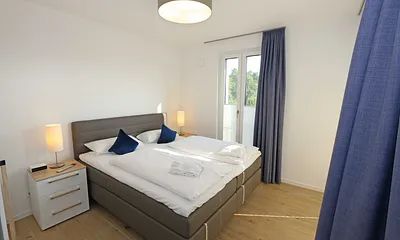 Schlafzimmer mit Boxspringbett