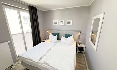 Schlafzimmer mit Boxspringbett