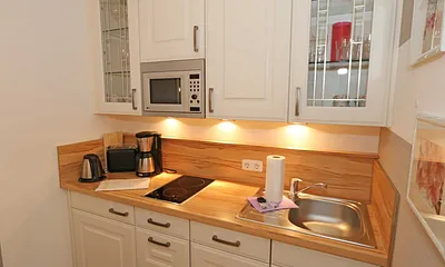 Küchenzeile mit allem was benötigt wird