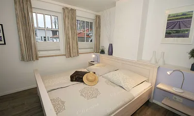 2. Schlafzimmer mit Doppelbett