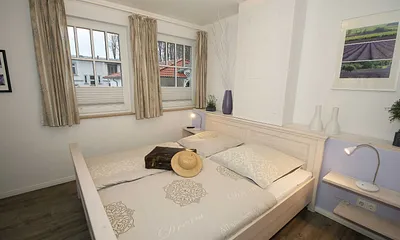 2. Schlafzimmer mit Doppelbett