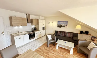 Wohnzimmer -mit-gemütlicher Couch