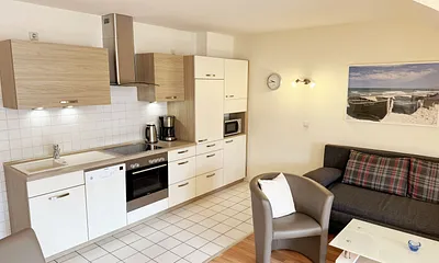 Blick auf die moderne Küchenzeile