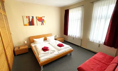 Schlafzimmer 1