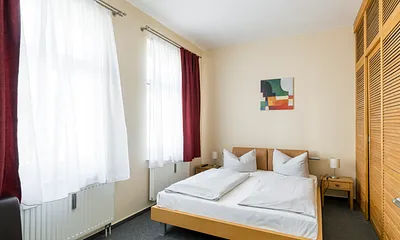 Schlafzimmer 1