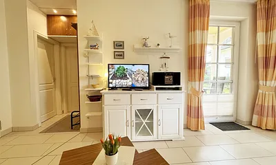 Wohnbereich mit Zugang zur Terrasse