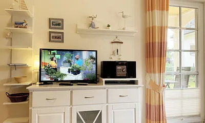 TV mit Mini-Stereo-Anlage