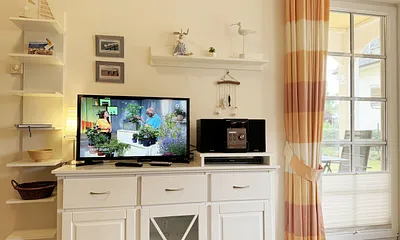 TV mit Mini-Stereo-Anlage