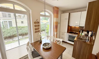 Essplatz mit angrenzender Küchenzeile