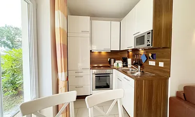 Küchenzeile mit Backofen