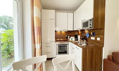 Küchenzeile mit Backofen