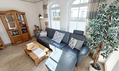 gemütlicher Wohnbereich mit Ecksofa