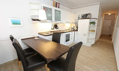 Esstisch mit 4 Stühlen