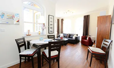 Essecke mit Stühlen