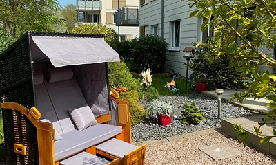 Garten mit Strandkorb