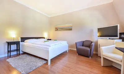 Wohnbereich mit Doppelbett