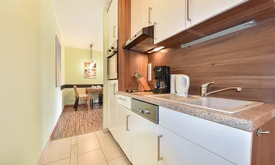 Küchenzeile mit Geschirrspüler