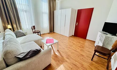 "Herr Ober", Doppelzi mit Frühstück am Alten Strom, Pension-Doppelzimmer (Zapfhahn)
