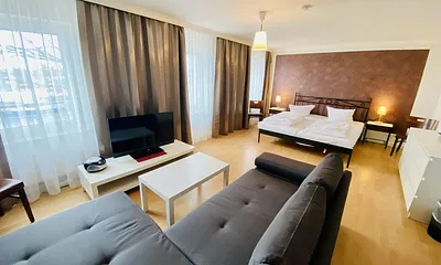 "Herr Ober", Doppelzi mit Frühstück am Alten Strom, Pension-Doppelzimmer (Lounge)