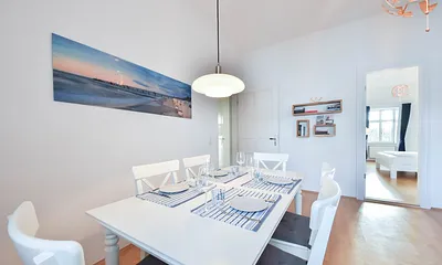 Esstisch mit Platz für 6 Personen