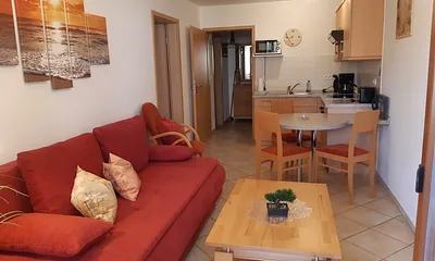 Wohn-,Essbereich mit Blick zum Flur