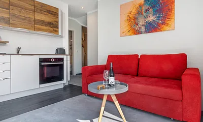 Die Ferienwohnung 21 wurde im Frühjahr 2021 renoviert und komplett neu möbliert. Freuen Sie sich nun auf ein moderne und einladende Ferienwohnung!