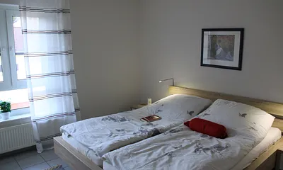 Schlafzimmer mit Doppelbett