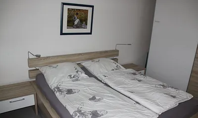 Schlafzimmer mit Doppelbett