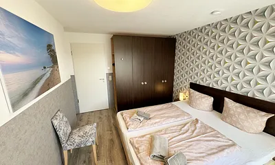 Schlafbereich mit Doppelbett