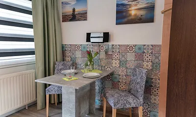 Esstisch mit Stühlen