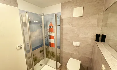 Badezimmer mit ebenerdiger Dusche