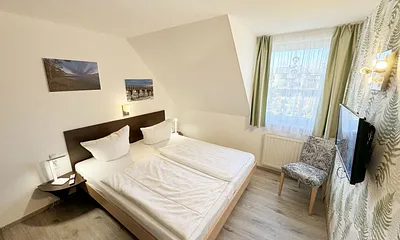 großzügiges 1. Schlafzimmer