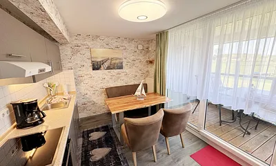 Küchenzeile mit 4 Zonencerankochfeld,Geschirrspüler,Backofen,Kühlschrank mit Gefrierfach,Mikrowelle,Toaster,Wasserkocher,Kaffeemaschine,Dolce Gusto Kapselmaschine,kleinen Küchenhelfern sowie Essplatz 