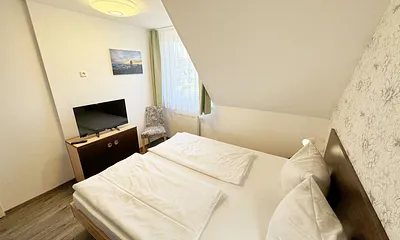 2. Schlafzimmer mit Doppelbett
