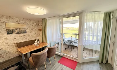 Esstisch mit Stühlen