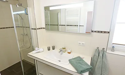 modernes Badezimmer
