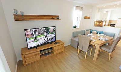 moderner Fernseher im Wohnzimmer