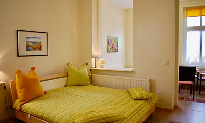 Blick in den 2. Schlafraum mit Loggia und Meerblick