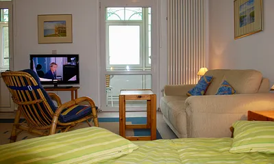 Blick vom Schlafplatz in den Wohnraum