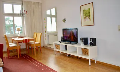 Blick vom Sofa in den Wohnraum