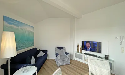 gemütliche Couch mit TV