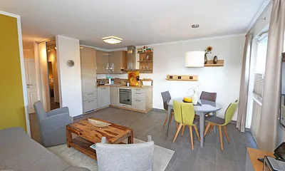 kombinierter Wohn-/Koch- und Essbereich