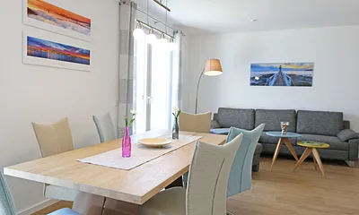 großzügiger Essbereich für 5 Erwachsene