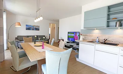 großzügiger Essbereich für 5 Erwachsene