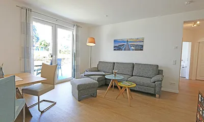 Wohnbereich mit Sitzecke,Couch ,Couchtisch,Leselampe,Smart-TV,DAB Radio,Heimkino mit LG 4K Laser Beamer und 100 Zoll Bilddiagonale,Quadral DTS 5.1 Soundsystem, Blu-Ray-Player,Hifi-Anlage mit Bluetooth