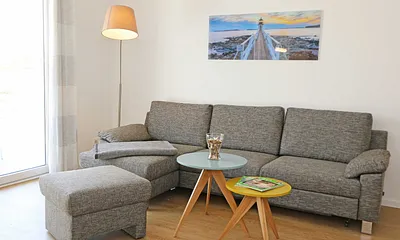 Wohnbereich mit Sitzecke,Couch ,Couchtisch,Leselampe,Smart-TV,DAB Radio,Heimkino mit LG 4K Laser Beamer und 100 Zoll Bilddiagonale,Quadral DTS 5.1 Soundsystem, Blu-Ray-Player,Hifi-Anlage mit Bluetooth