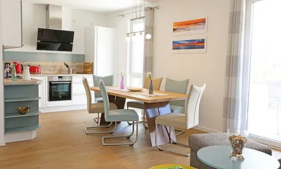 großzügiger Essbereich für 5 Erwachsene