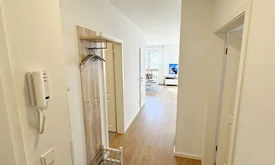 Blick vom Flur in Richtung Wohn- und Kochbereich