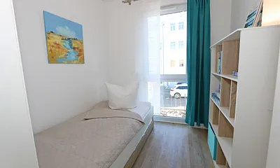 Schlafzimmer mit Einzelbett (0,90 m x 2,00 m)